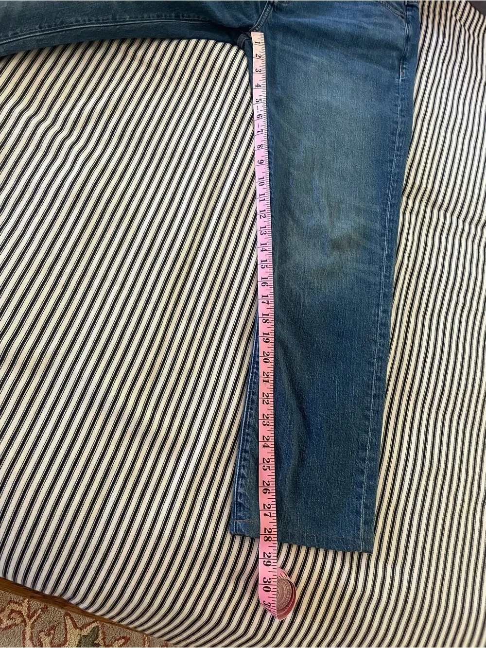 J. Crew Men’s Straight-Leg Jeans in Classic Blue Wash 34x28.